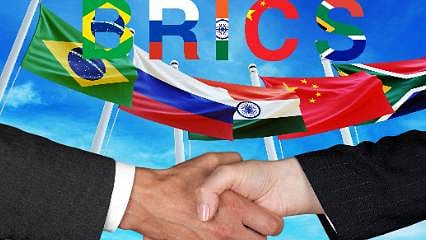 Kremlin: BRICS için tek para birimi “henüz mümkün değil” 