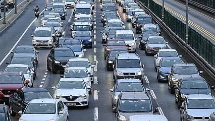 Trafiğe kaydı yapılan araç sayısında düşüş 3. aya taşındı