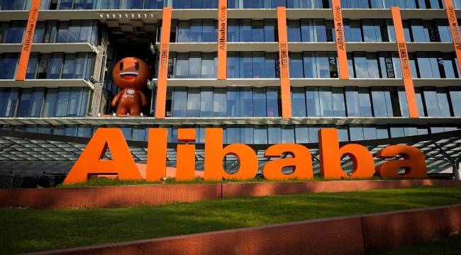 Alibaba hisseleri, iki halka arz planının rafa kaldırılmasının ardından çakıldı 