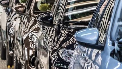 Otomotiv satışlarında sert fren: 100 binin altını geriledi 