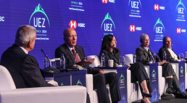 Ekonomistlerden UEZ2024'te dünya ve Türkiye ekonomisine genel bakış 