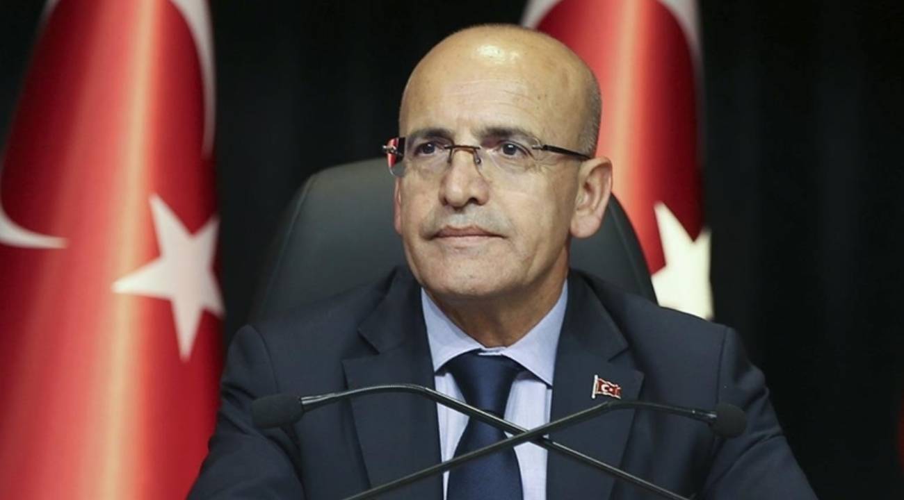 Bakan Şimşek, Asya'daki ilk yatırımcı toplantısı için Singapur'da
