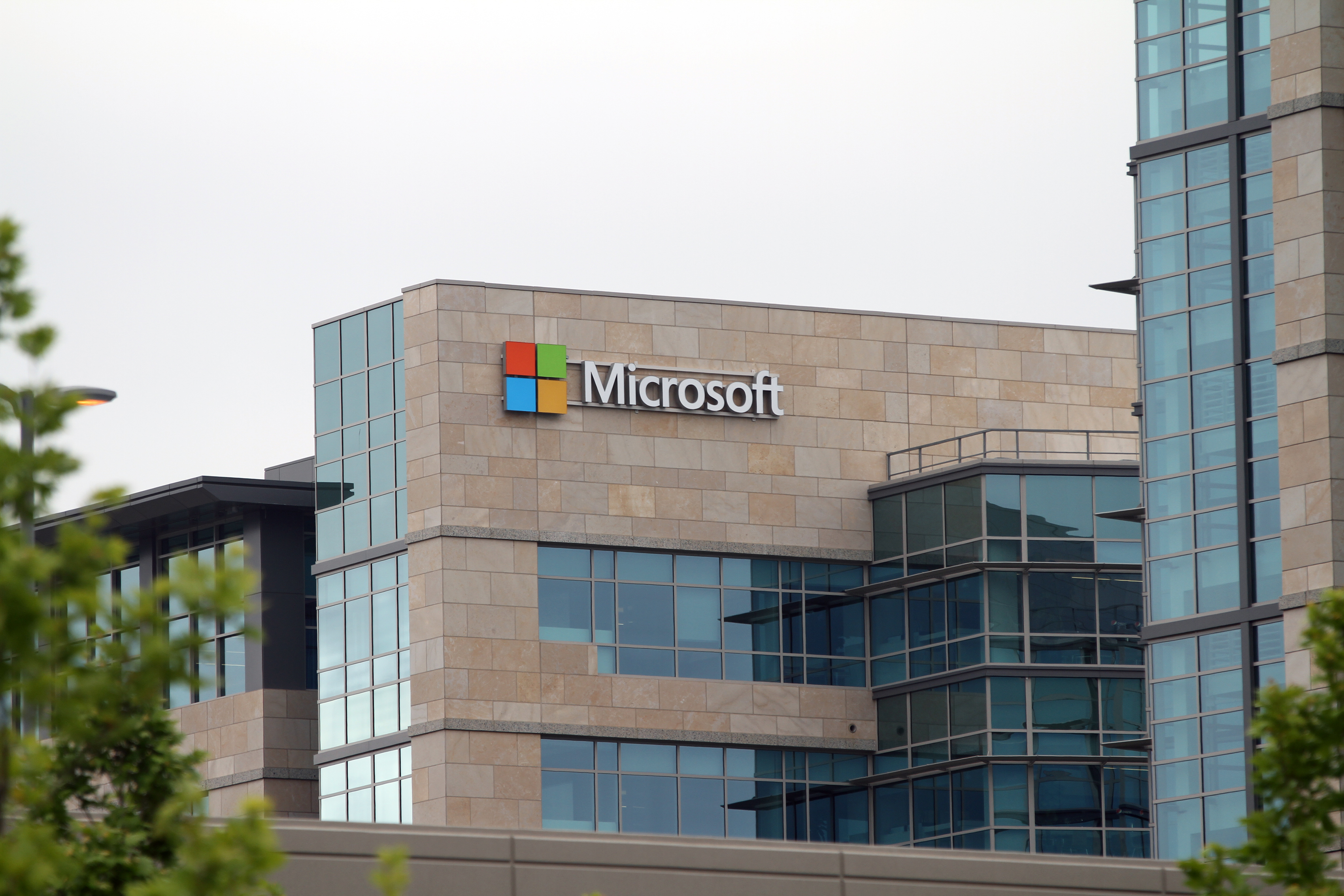 Microsoft da 'Fransa' dedi! 4 milyar euroluk yatırım planı 