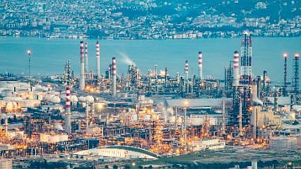 Tüpraş: Rafinerimize 140 bin ton ham petrol taşıyan gemi ile iletişim kesildi