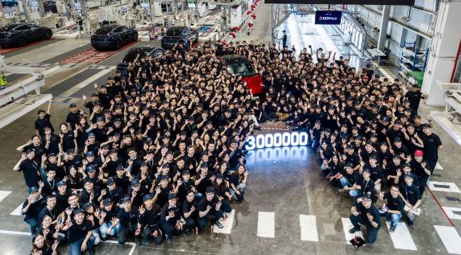 Tesla'nın ABD dışındaki en büyük fabrikası: 3 milyonuncu araç banttan indirildi 