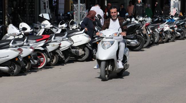 155 bin kişinin yaşadığı kentte motosiklet sayısı otomobili 3'e katladı... 'Bakkala dahi motosikletle gidiyoruz'