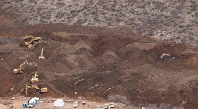 İliç'teki maden faciasında toprak altında kalan bir işçinin cansız bedenine ulaşıldı