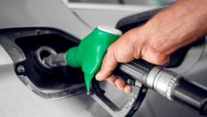 Benzine zam geldi 