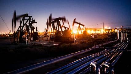 Petrol fiyatları Orta Doğu'da gerilimin artması sonrası tırmanıyor 
