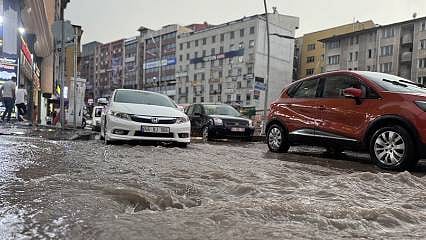 Meteoroloji saat verdi... 9 il için kuvvetli sağanak uyarısı 