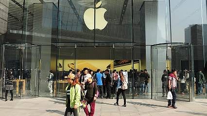 Apple'ın piyasa değerinde rekor artış... Unvanını geri aldı 