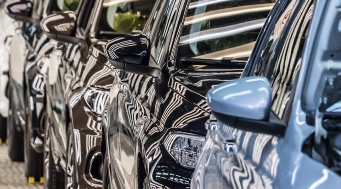 Otomotiv satışlarında sert fren: 100 binin altını geriledi 