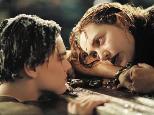 Titanic filminin meşhur 'yüzen kapısı' rekor fiyata satıldı 