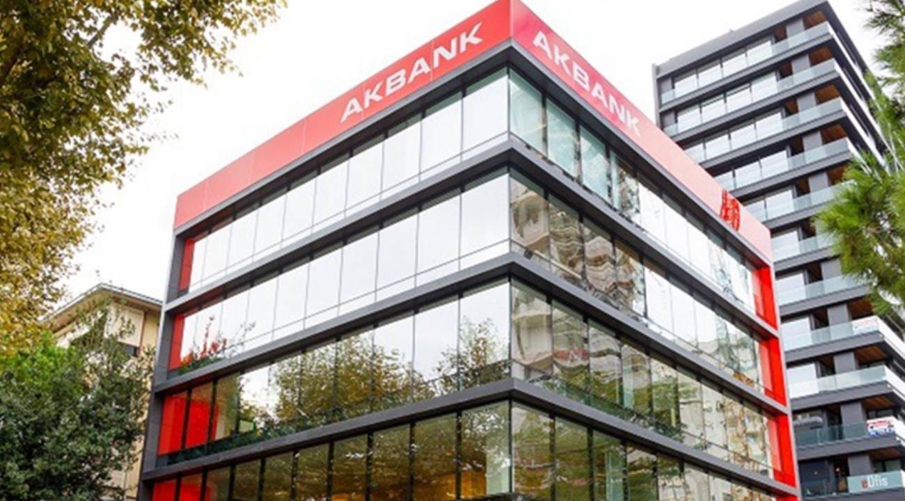 Akbank 1,7 milyar liralık takipteki alacağını sattı