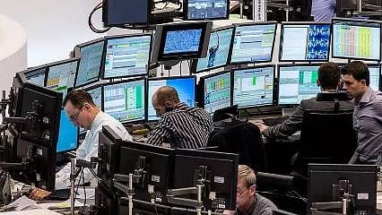 Küresel piyasalarda teknoloji hisselerindeki satış baskısı hakim 