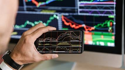 Küresel piyasalarda dünkü tarihi kayıpların ardından rüzgar tersine döndü 