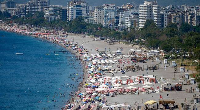 Antalya'da ikamet izni bulunan yabancı sayısı açıklandı... İlk sırada Ruslar var 