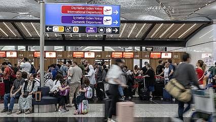  İstanbul'daki havalimanlarında bayram yoğunluğu