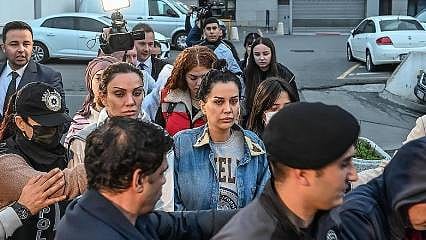 Dilan Polat soruşturmasında 'şampiyonlar ligi fotoğrafına' yurt dışı yasağı