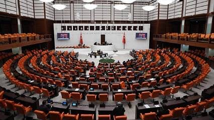 Noterlik, avukatlık stajı ve boşanma davaları... Yeni yasa Meclis'ten geçti, neler değişti?  