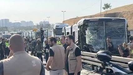 Küçükçekmece'de iki metrobüs çarpıştı: 1 ölü, 38 yaralı 