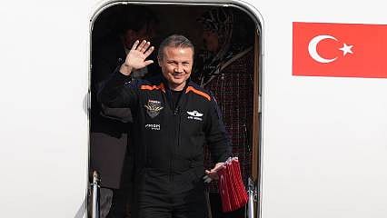 Türkiye'nin ilk astronotu Alper Gezeravcı Türkiye'ye döndü
