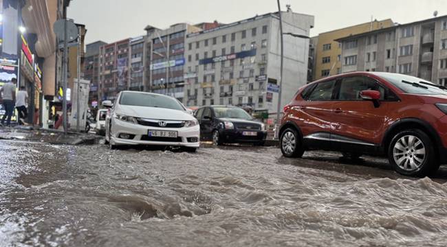 Meteoroloji saat verdi... 9 il için kuvvetli sağanak uyarısı 