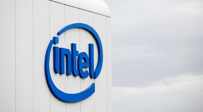 Çip devi Intel'den beklentilerin üzerinde gelir 