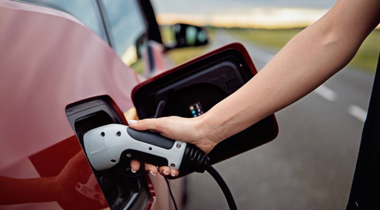 Dünyadaki elektrikli araç satışlarında yeni rekor: Yüzde 70'i bir ülkede yapıldı 