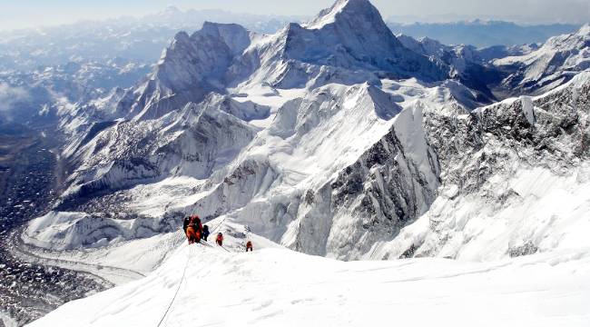 Yeni araştırma: Everest Dağı yılda yaklaşık 2 milimetre uzuyor, peki neden? 