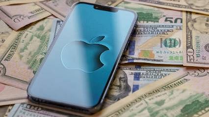 Dünyanın en değerli şirketi değişti: Apple'ı koltuğundan etti 