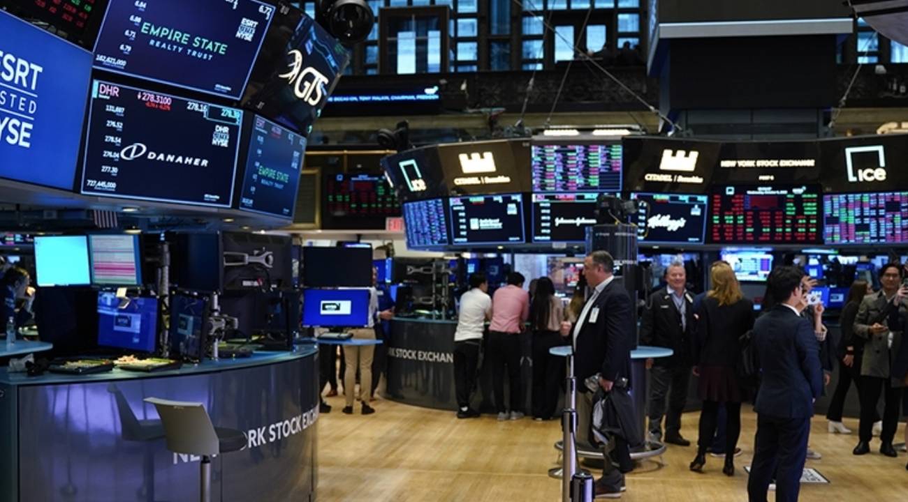 New York borsası enflasyon verileri sonrasında karışık seyirle açıldı