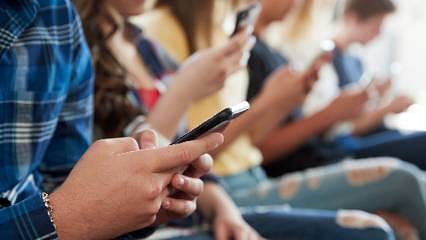 Bir ay boyunca telefonsuz yaşayabilene 10 bin dolar ödeyecek! 