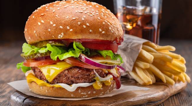 ABD'de McDonald's hamburgerlerindeki ölümcül bakterinin kaynağı açıklandı