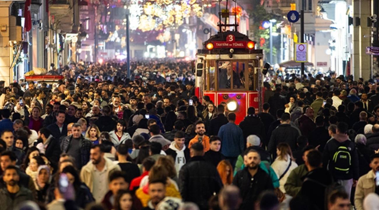 TÜİK'e göre erkek nüfus egemenliği 86 yıl sonra sona eriyor 