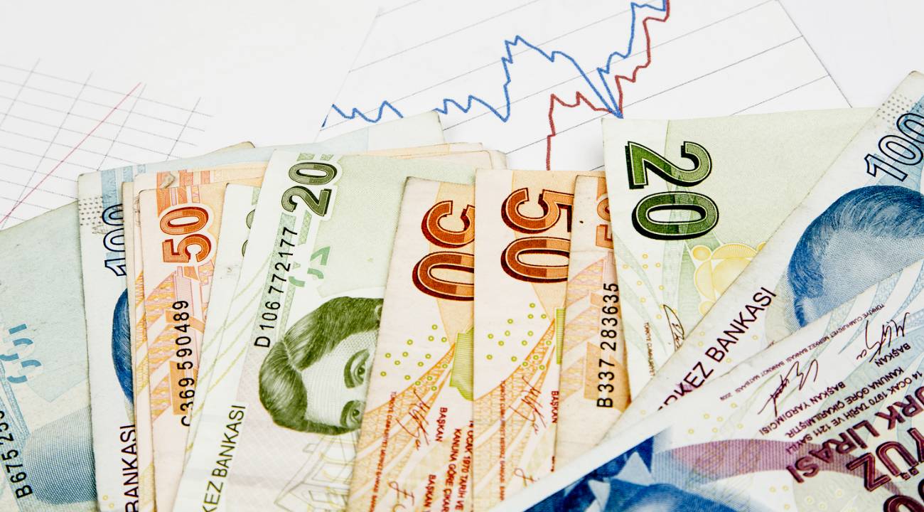 Commerzbank'tan TL tahmini: Zayıflama devam edecek 