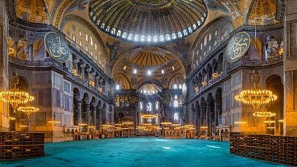 Ayasofya'da yabancı turistler için giriş ücreti belli oldu 