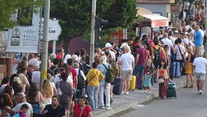 Zamlı yurt dışı çıkış harcı da etkilemedi: Midilli Adası kuyruğu uzadıkça uzadı 