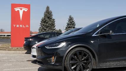 Tesla 125 bin 227 aracını geri çağıracak