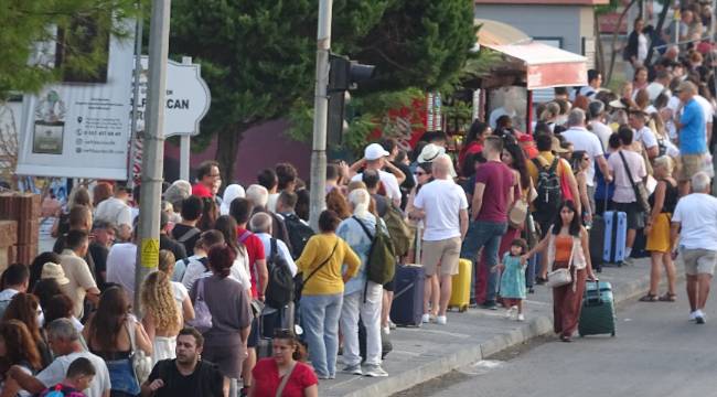 Zamlı yurt dışı çıkış harcı da etkilemedi: Midilli Adası kuyruğu uzadıkça uzadı 