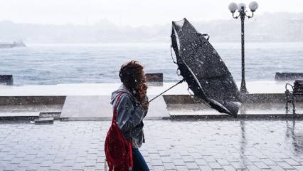  İstanbul'da yüksek kesimlerde kar yağışı başladı: Saat saat hava tahmini 