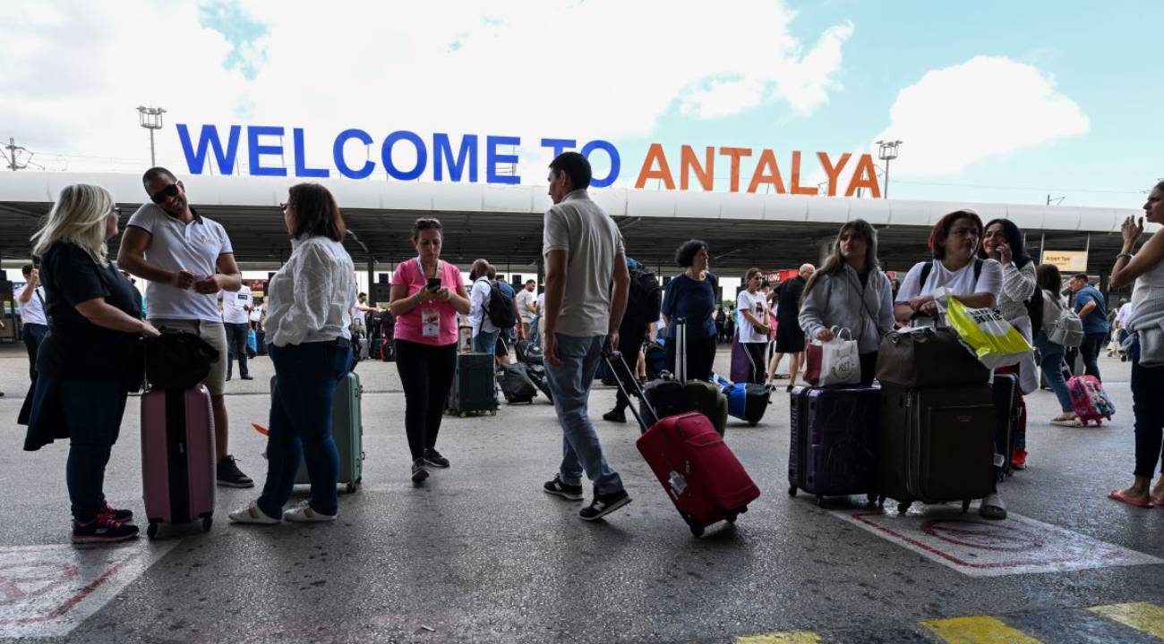 Vize kalktı, talep patladı: Antalya'ya en çok turist gönderen 5. ülke oldu 