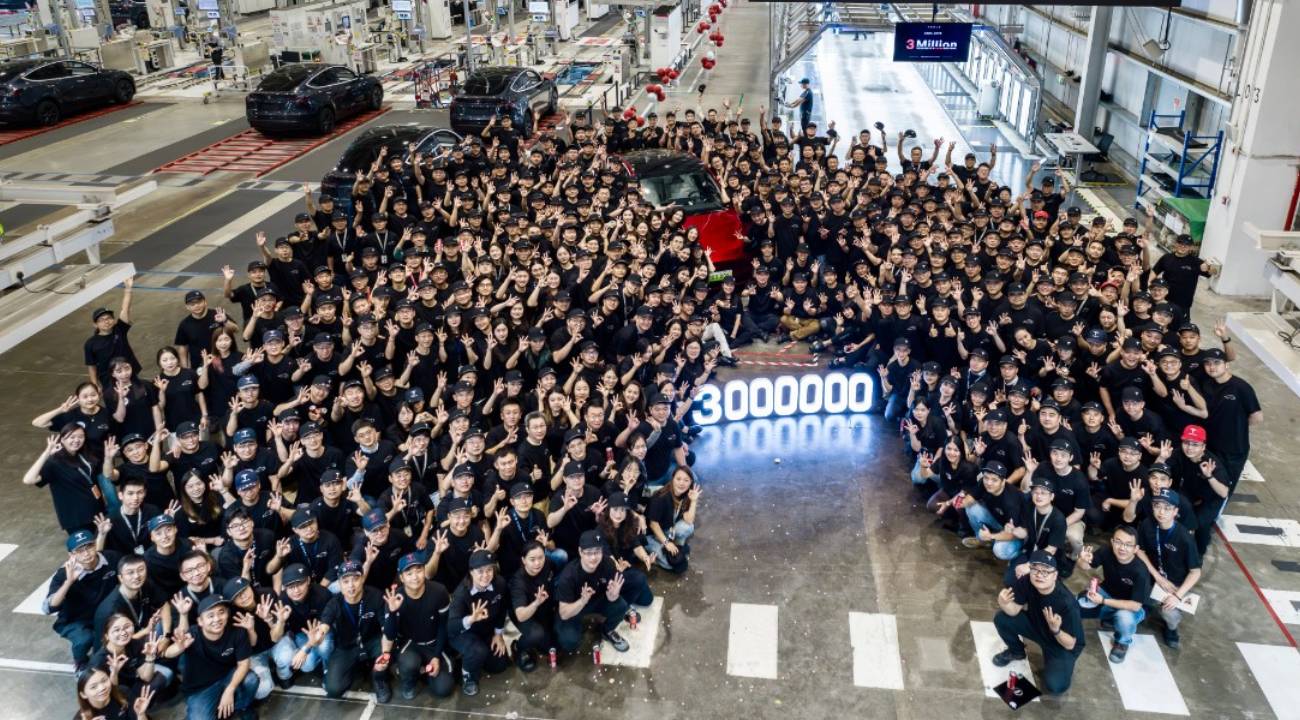 Tesla'nın ABD dışındaki en büyük fabrikası: 3 milyonuncu araç banttan indirildi 