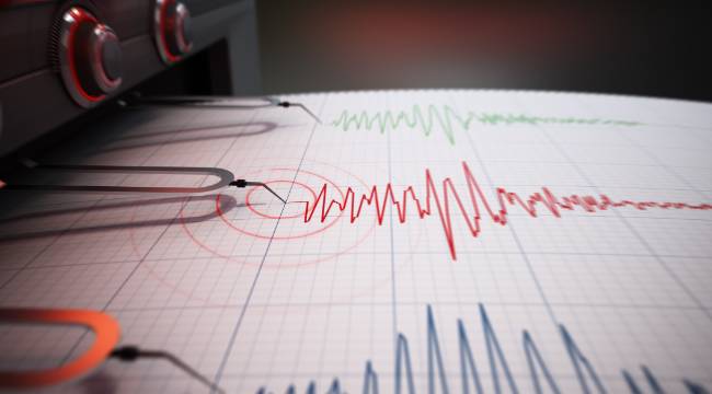 İzmir'de 5,1 büyüklüğünde deprem