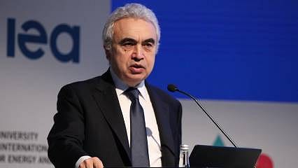 "Normal şartlarda" küresel enerji piyasalarında rahat bir yıl bekleniyor 