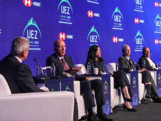 Ekonomistlerden UEZ2024'te dünya ve Türkiye ekonomisine genel bakış 