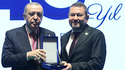 Erdoğan’dan İzmirli iş insanı Nazım Torbaoğlu’na anlamlı plaket