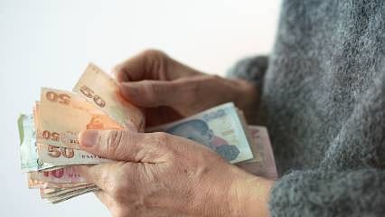 Aralık ayı engelli ve yaşlı aylıkları hesaplara yatırılmaya başladı
