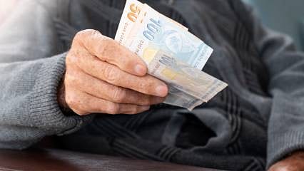 Akbank'tan emeklilere 17 bin 500 TL'ye varan ödül