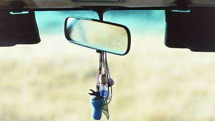 Dikiz aynası süsü yasak mı? Dikiz aynasına koku asma cezası ne kadar?